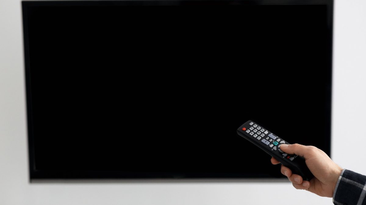 Television screen going dark as the set restarts during a boot loop